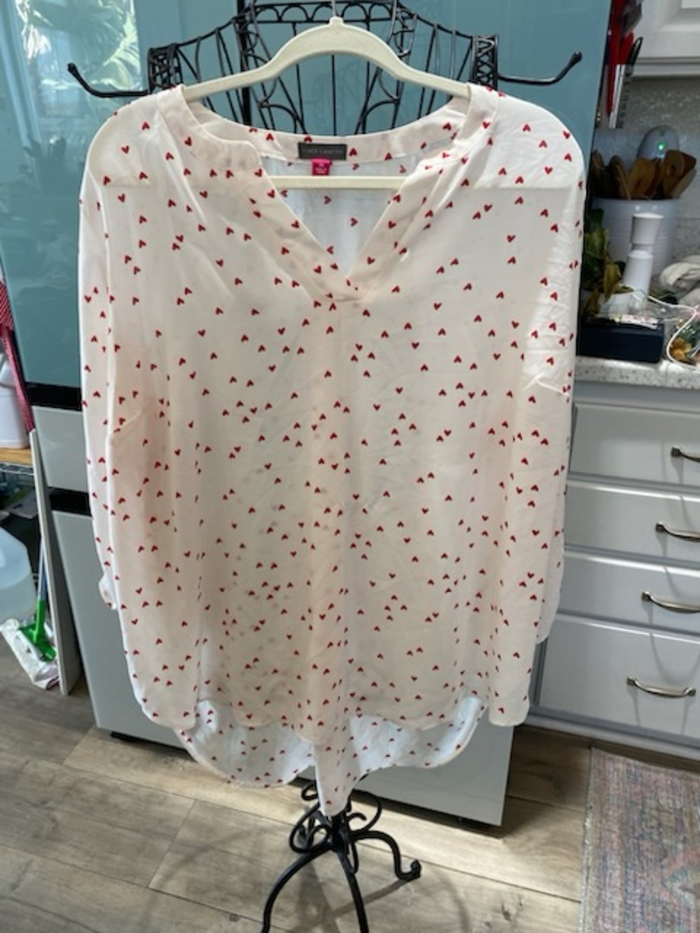 Vince Camuto White Red Mini Heart Print V-Neck Roll Tab Sleeve Blouse Plus Size